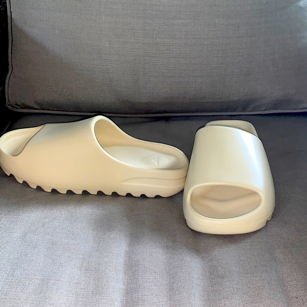 Yeezy slide size 8